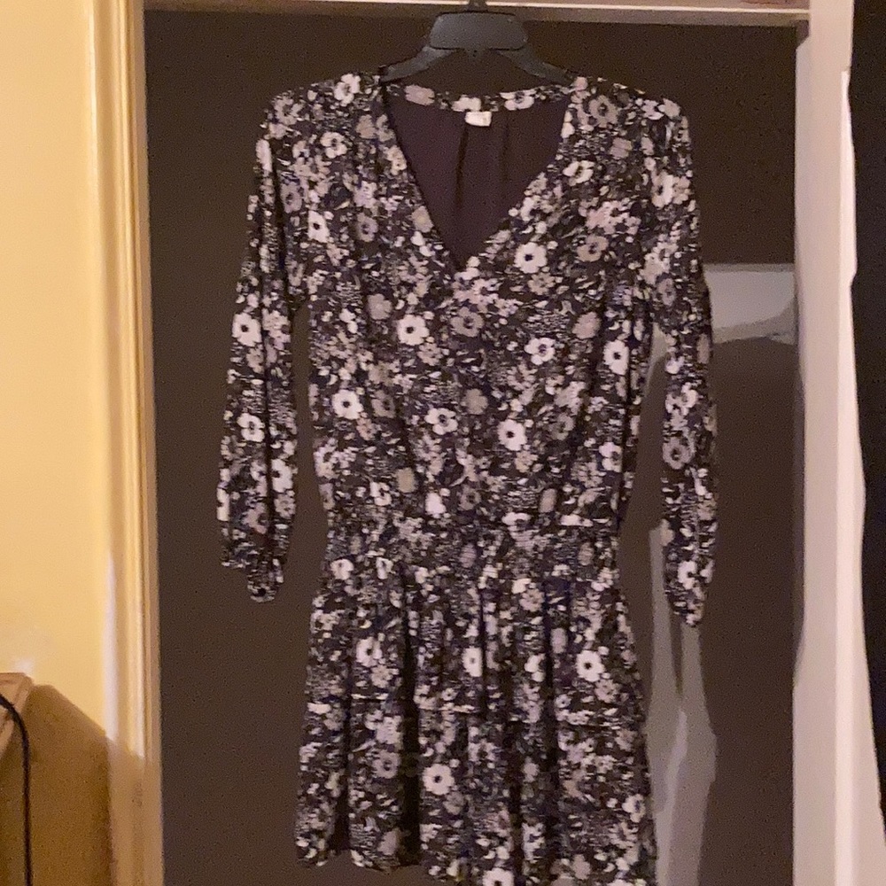 2 Maxi Dresses | black & white | navy blue &flower